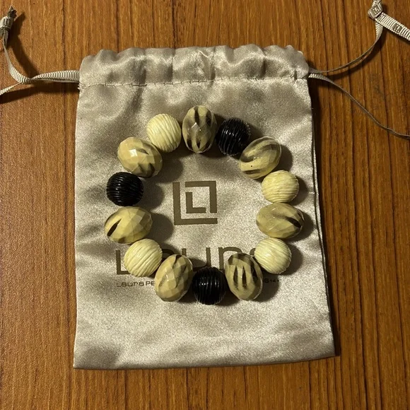 Bracelet - Picture 1 of 5